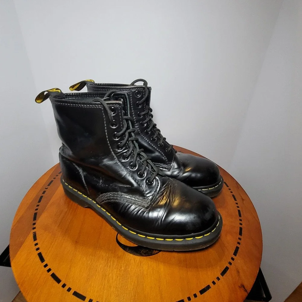 Dr. Martens 1460 Mens Black Smooth Leather 8-Eye Combat Boots Size 9 US M